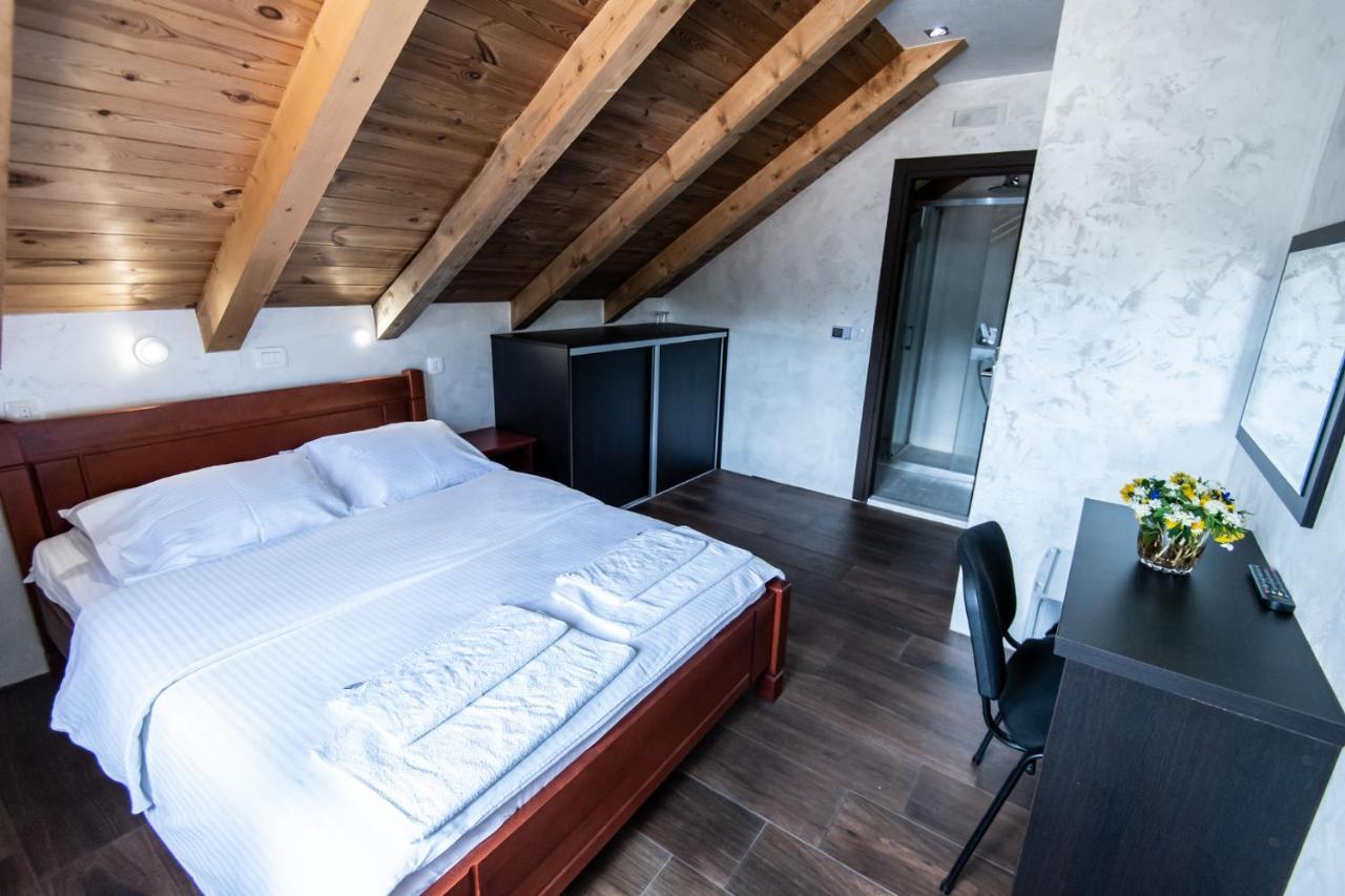 Hotel Enigma Žabljak エクステリア 写真